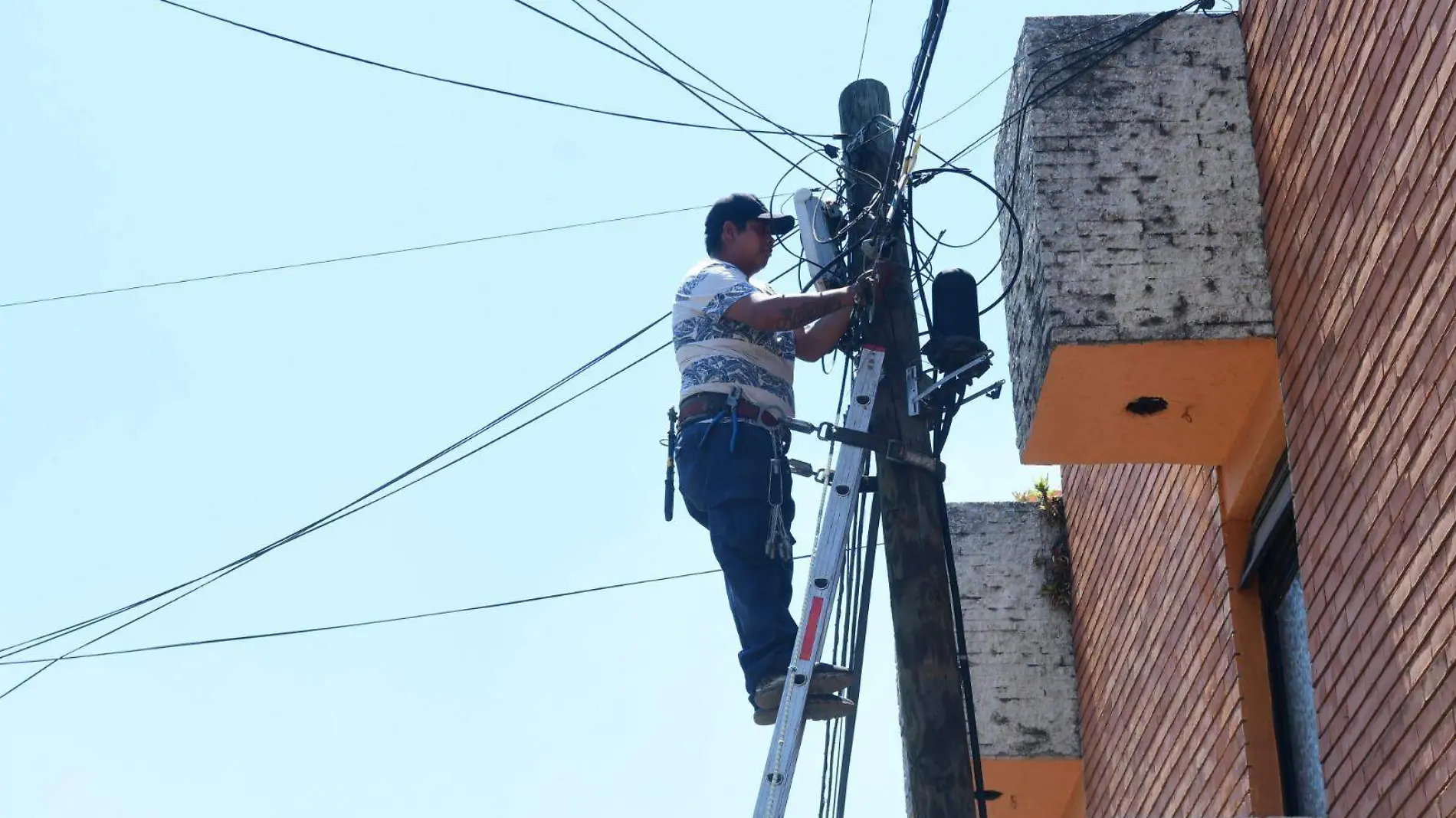 MEJORAN IMAGEN URBANA CON RETIRO DE CABLES  (6)